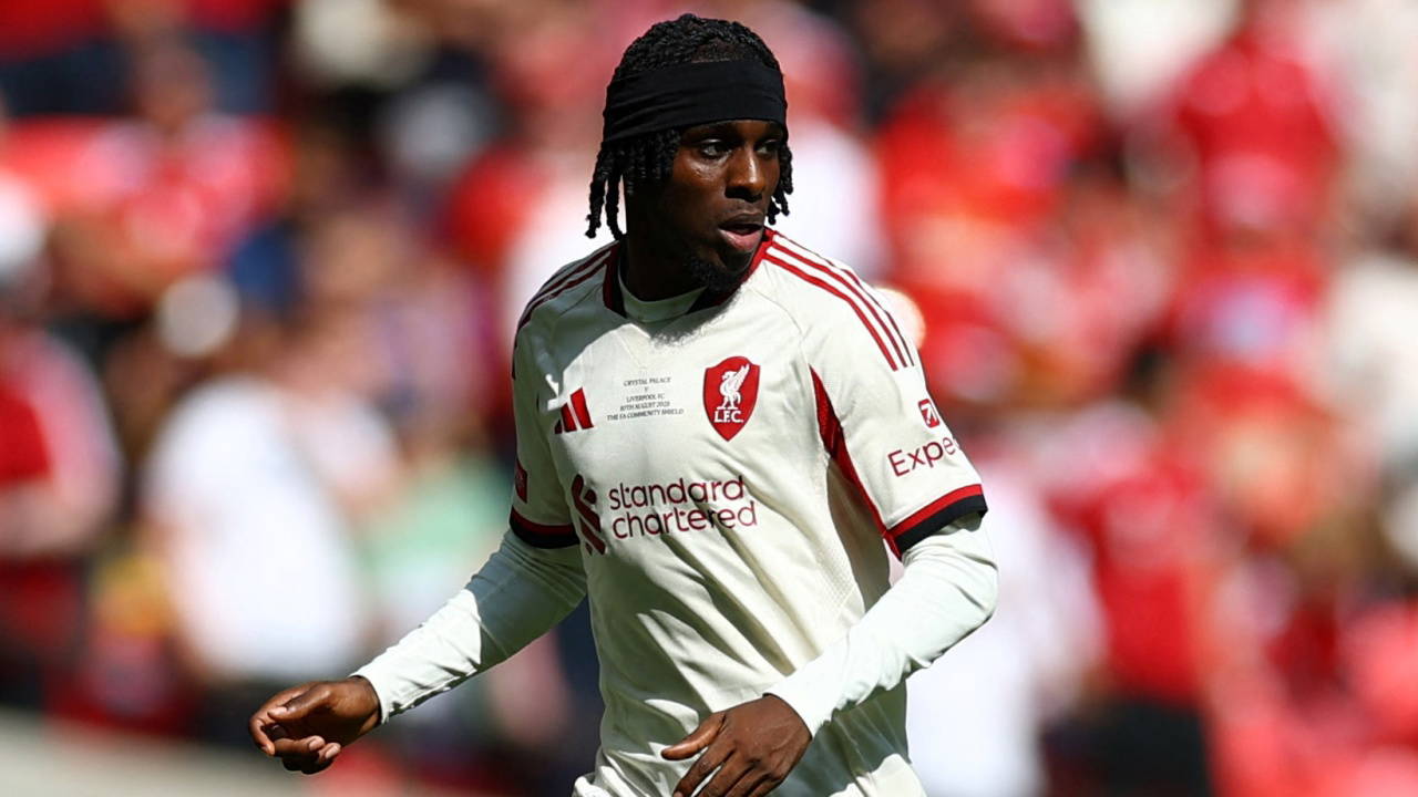 Arne Slot duyurdu: Liverpool'a yeni transferinden kötü haber!