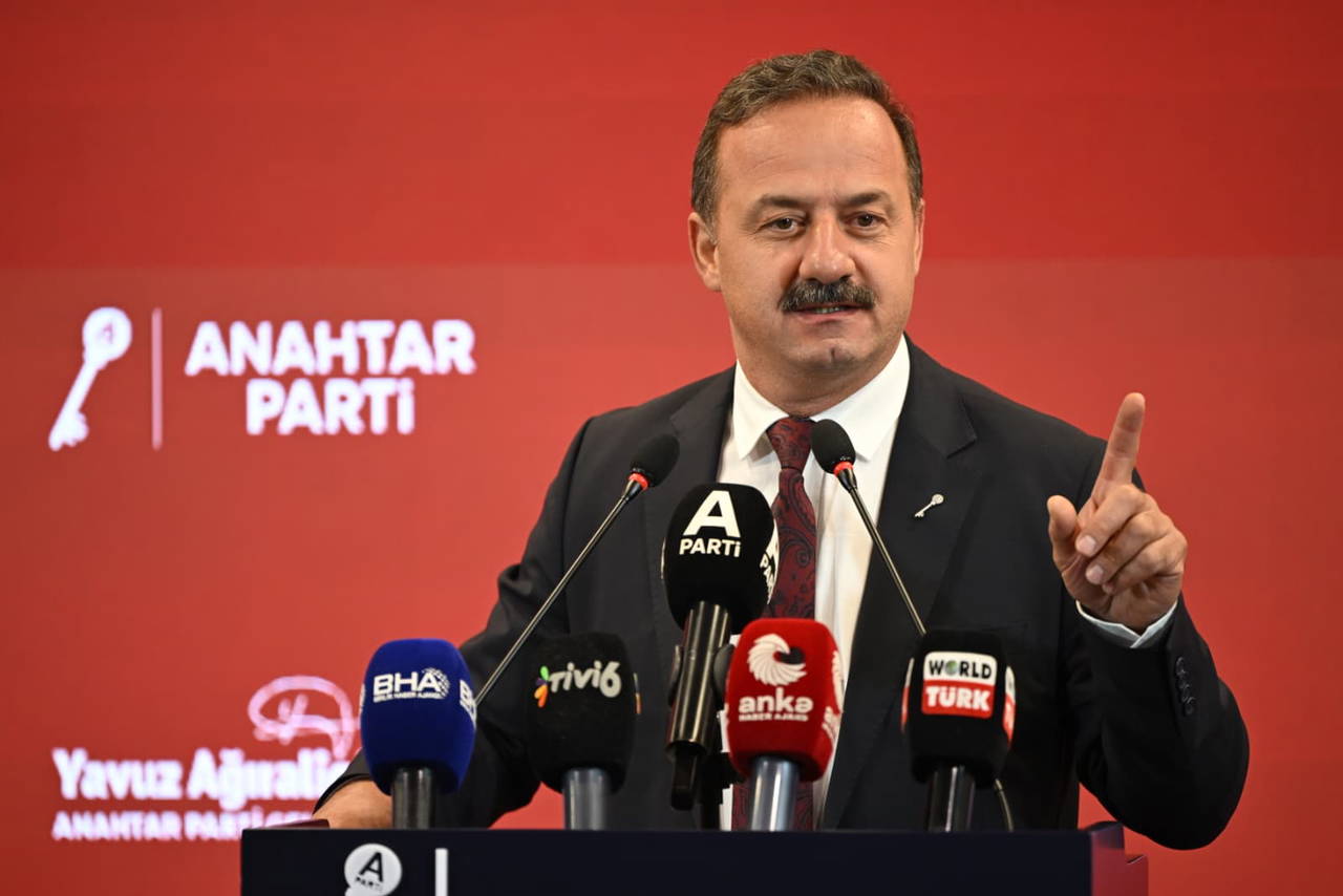 Siyasette ‘demokrasi yolu’ tartışması: 'Devleti devlet gibi yönetmezseniz katil 'demokrasi buradan geçer' diye konuşur'
