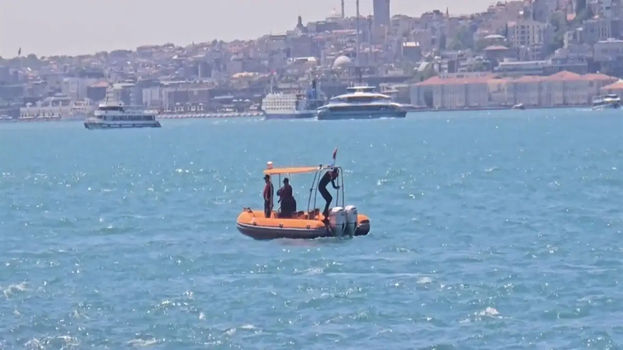 İstanbul Boğazı'nda 'ceset' ihbarı: Ekipler arama yapıyor