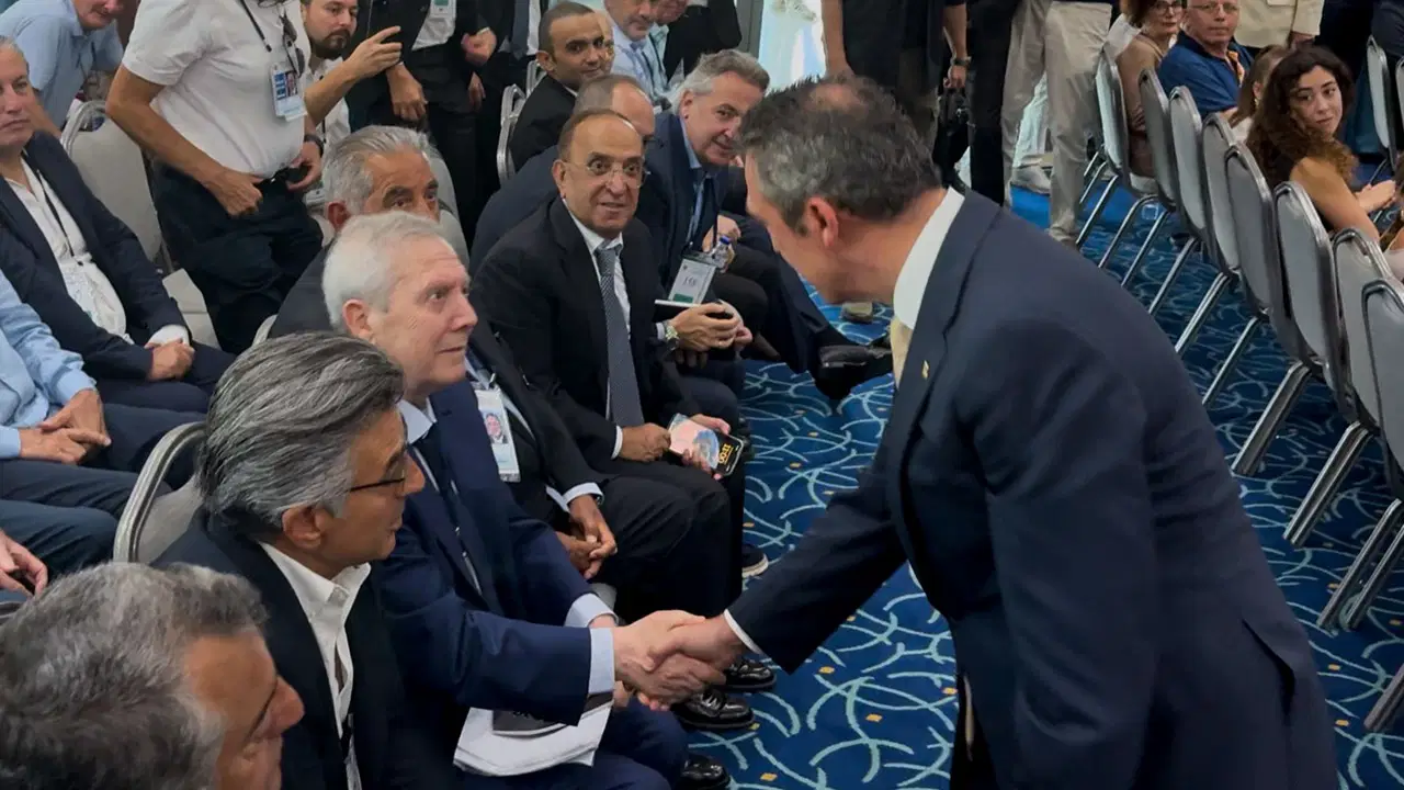 Fenerbahçe Yüksek Divan Kurulu'nda gerginlik: Kısa süreli ara verildi!
