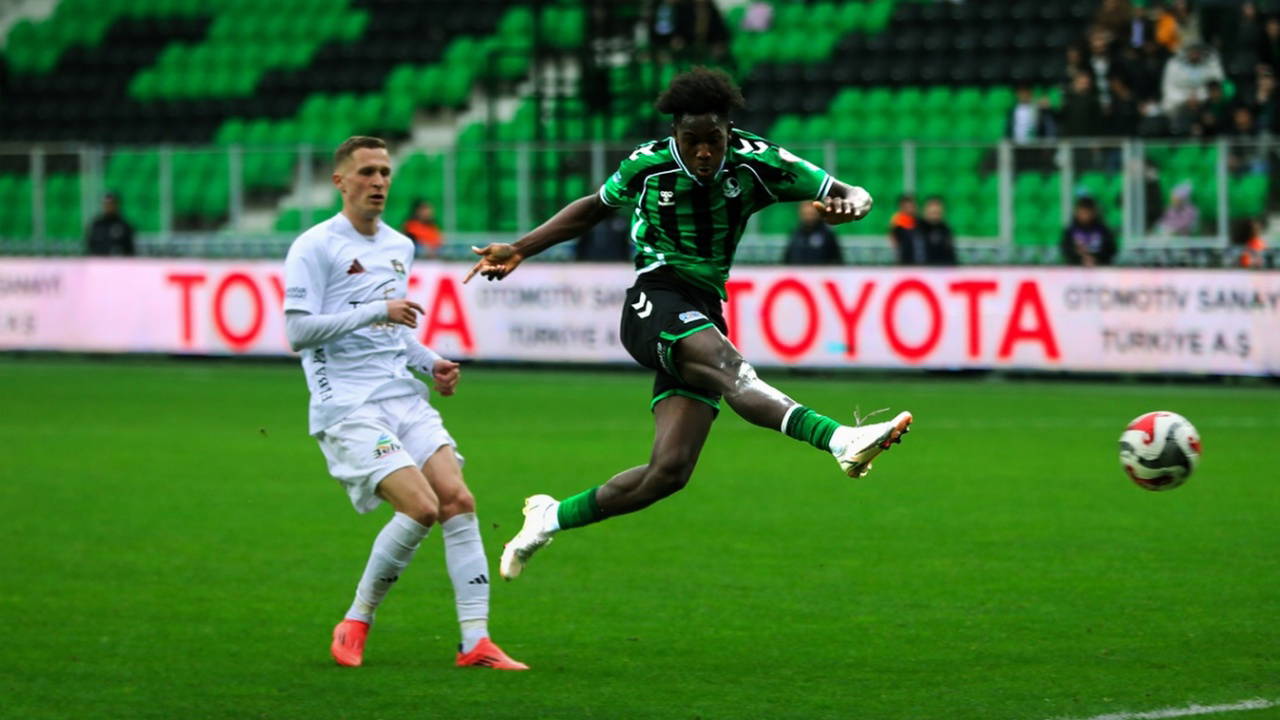 Sakaryaspor üç puanı 90+4'te kaptı!