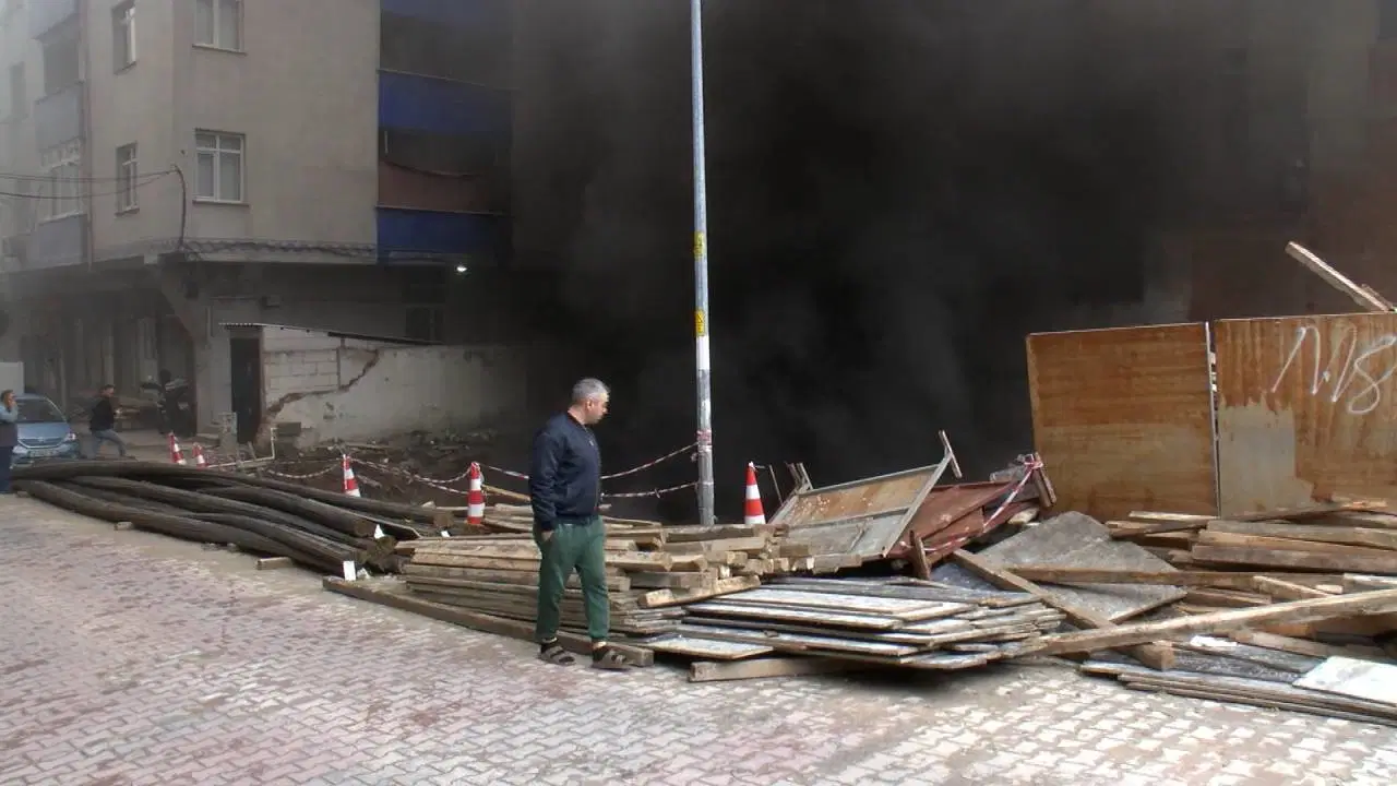 Bahçelievler’de inşaatta korkutan yangın