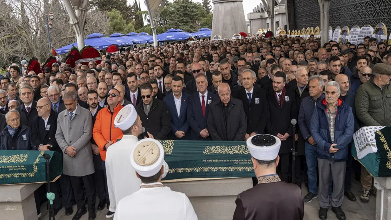 Üsküdar Belediye Başkanı Sinem Dedetaş’ın babası İbrahim Serhan son yolculuğuna uğurlandı