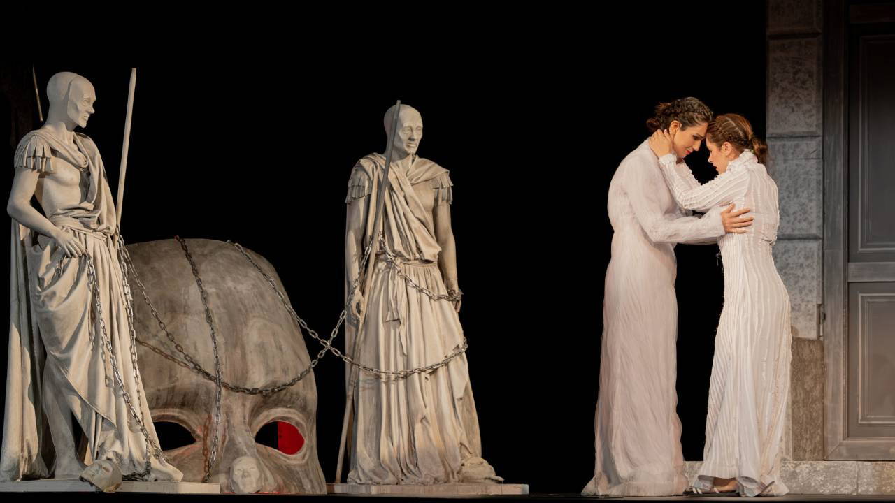 Sophokles’in Antigone’u, Bursa Şehir Tiyatrosu’yla sahnede: Adaletin çığlığı kadının direnişi