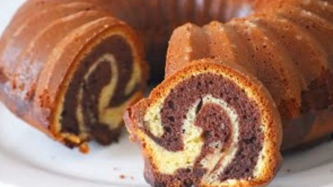 Çay saatlerine renk katan iki renkli kek tarifi