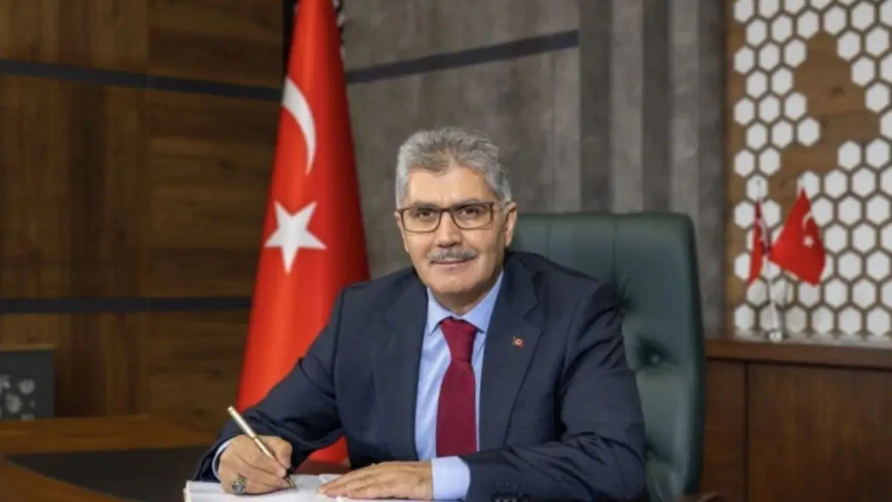 Cahit Çelik kimdir? Bingöl Valisi Cahit Çelik kaç yaşında, nereli? Cahit Çelik hangi görevlerde bulundu?