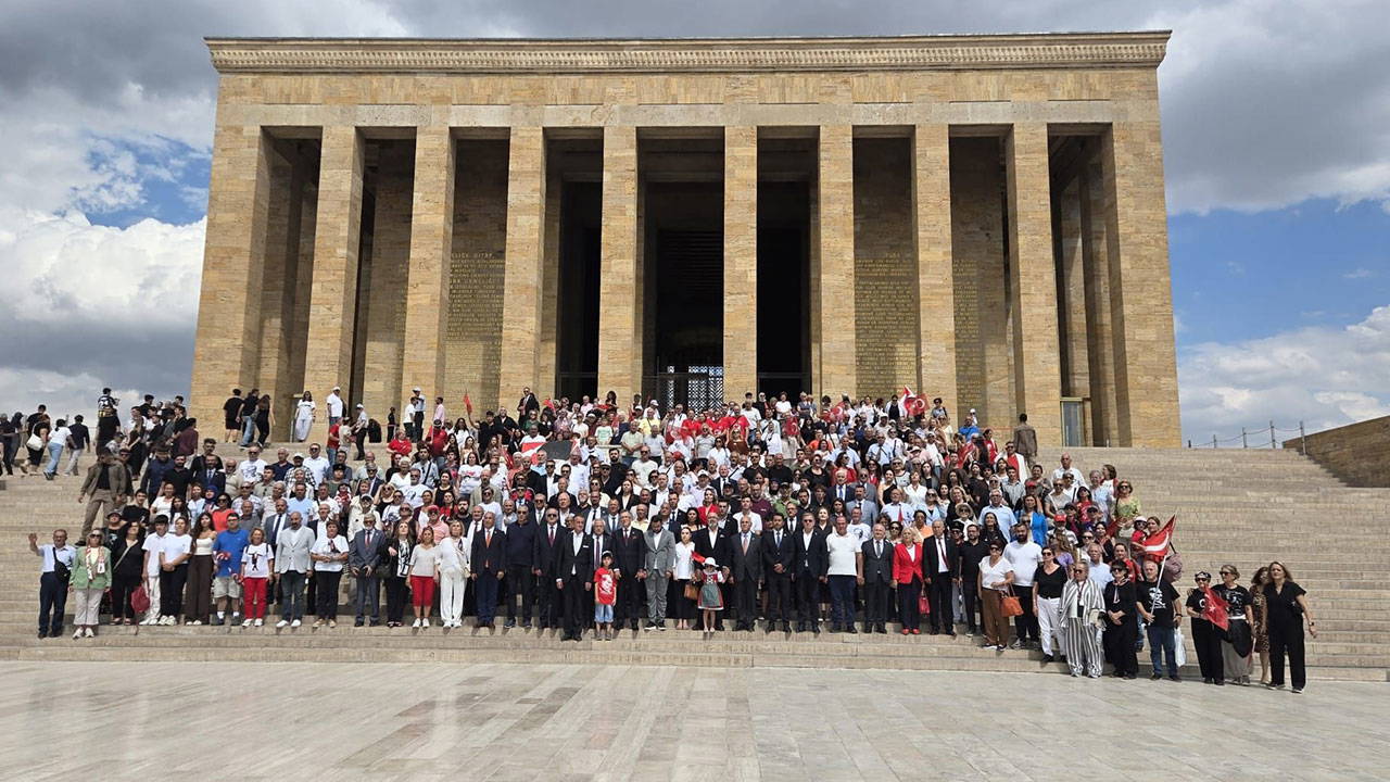ADD, 30 Ağustos Zafer Bayramı kapsamında Anıtkabir’i ziyaret etti: ‘Son Kemalist can vermeden, bu vatana el süremeyecekler’