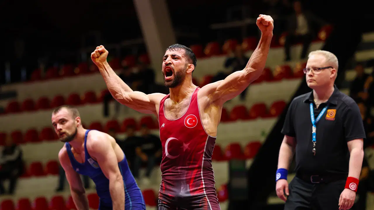 Murat Fırat, Avrupa Güreş Şampiyonası'nda finale çıktı