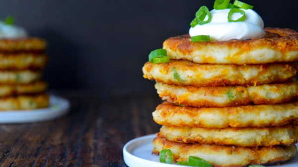 Doyurucu ve pratik kahvaltı klasiği: Patatesli omlet tarifi