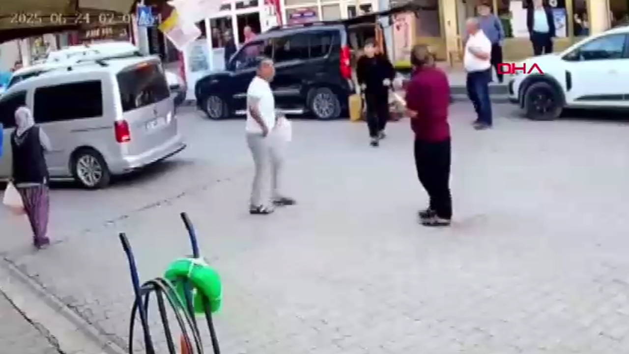 Uykudan uyandırdı... Adana 4.5 ile sallandı: Deprem anı kamerada!