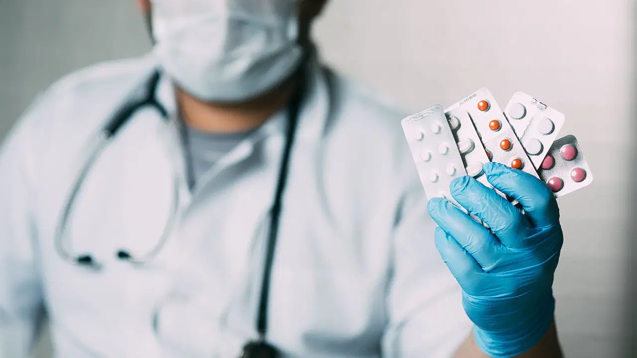 Sinüzit mi, soğuk algınlığı mı? Uzmanından bilinçsiz antibiyotik kullanımına karşı kritik uyarı!