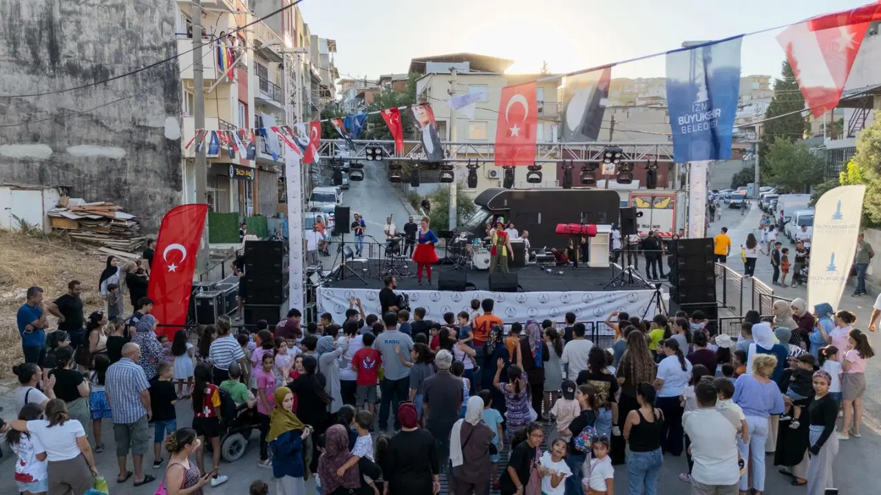 İzmir’de mahalle kültürü yeniden canlanıyor
