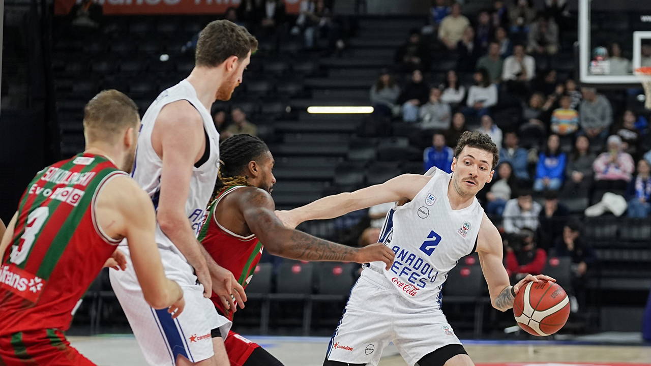 Anadolu Efes, Karşıyaka karşısında kazandı