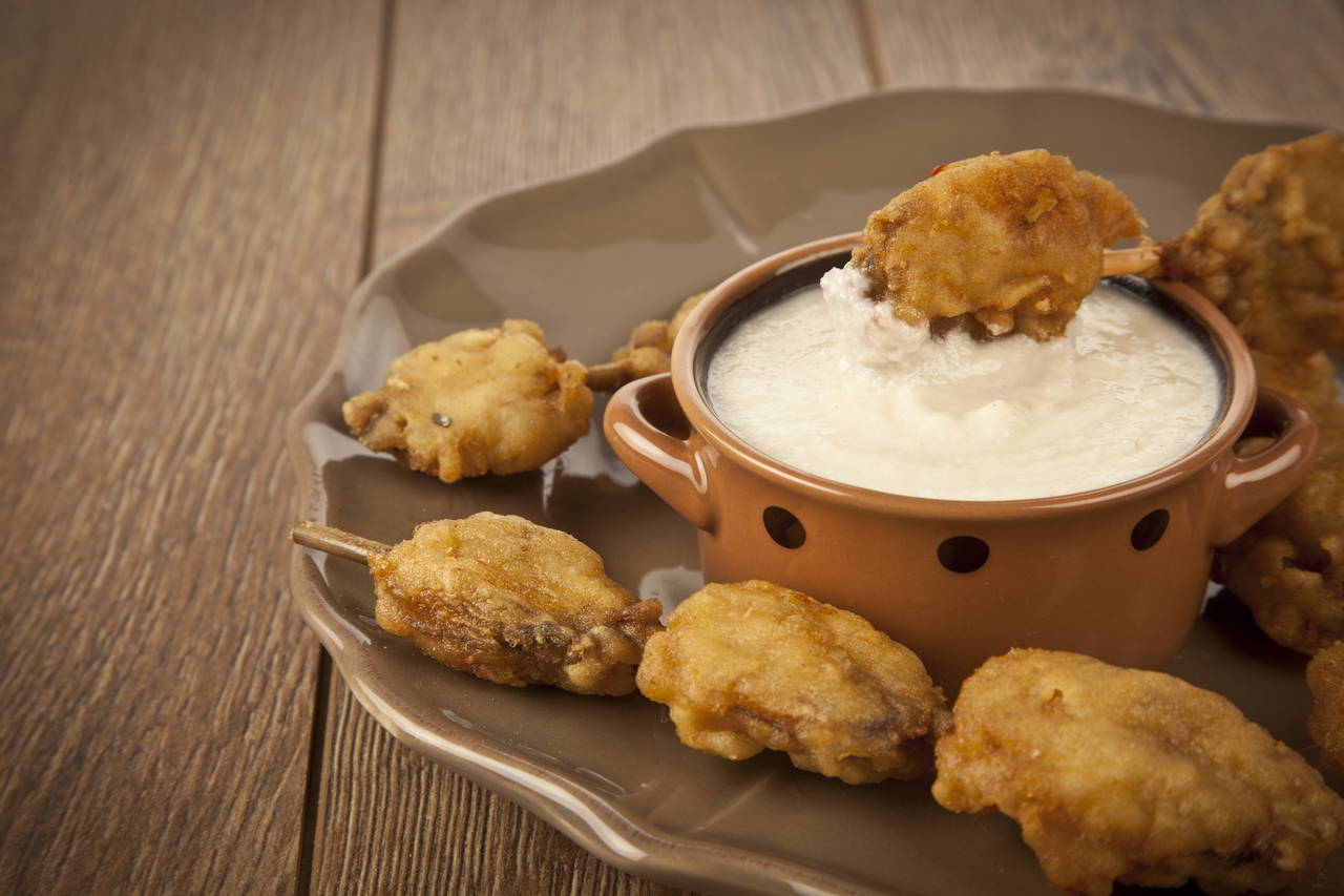 Çıtır kaplamasıyla damak çatlatan enfes lezzet: Midye tava tarifi