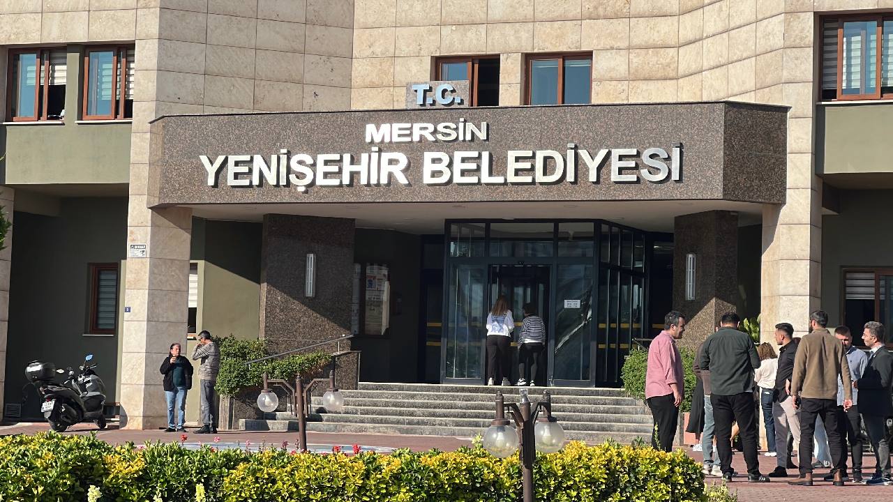 Son dakika... Mersin Yenişehir Belediyesi'ne operasyon: Çok sayıda gözaltı kararı var