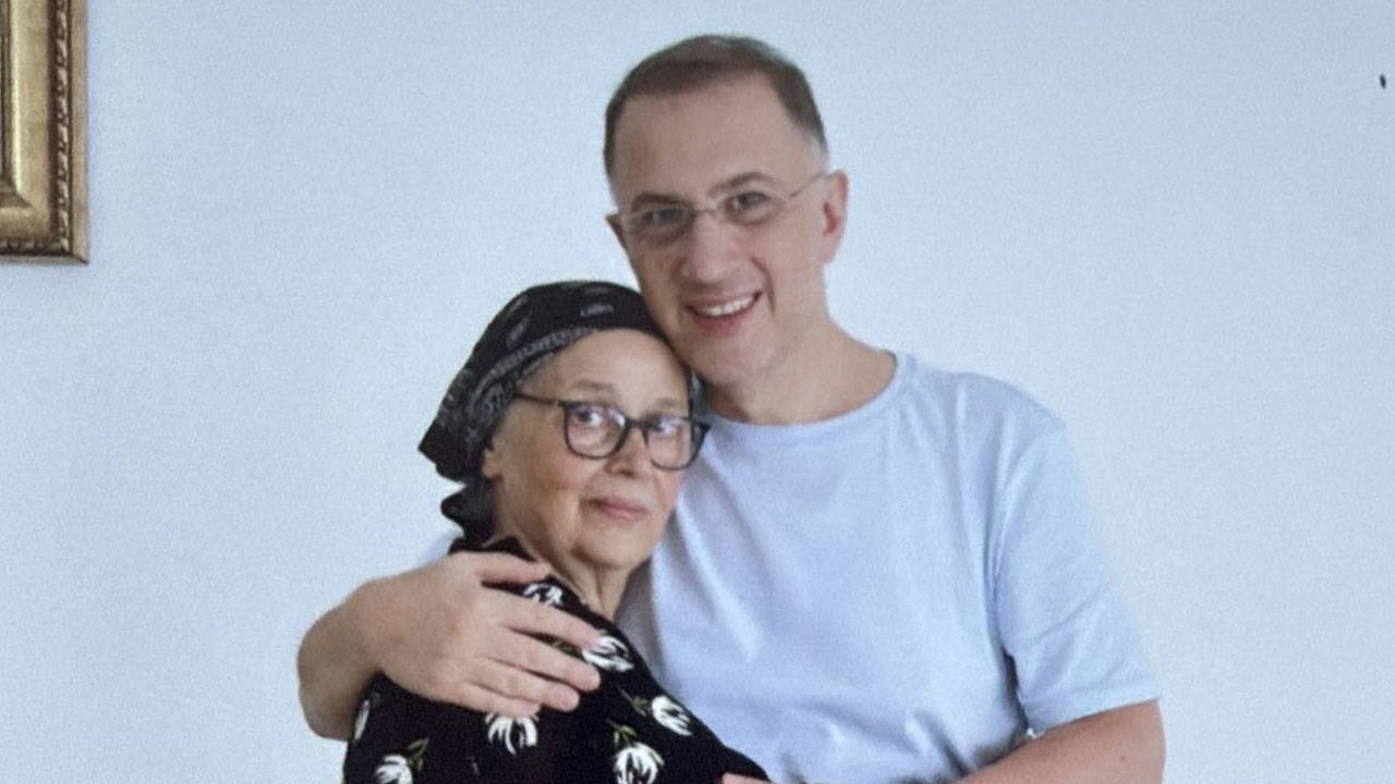 Beylikdüzü Belediye Başkanı Murat Çalık'tan aylar sonra annesiyle fotoğraf