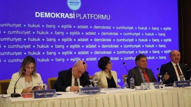 Eski AYM Başkanı'ndan CHP değerlendirmesi
