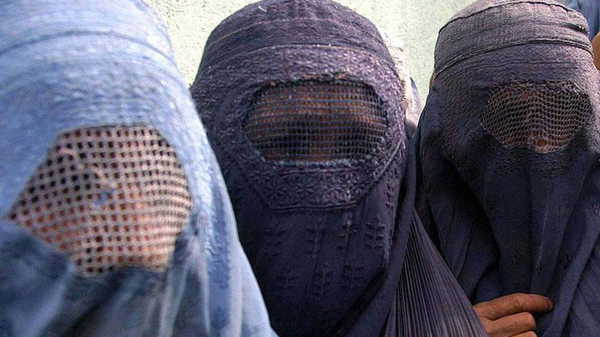 İspanya'da bazı belediyelerde burka ve peçe yasaklandı