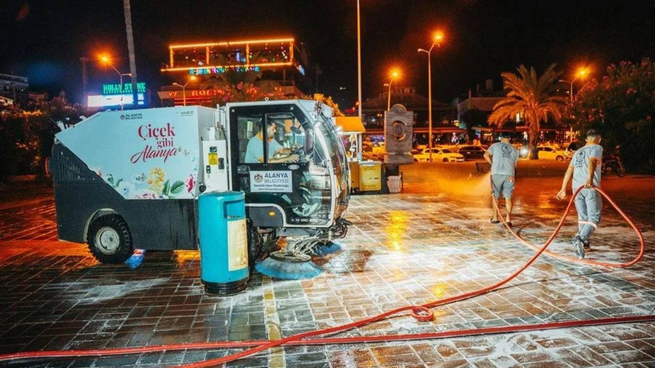 Alanya Belediyesi’nden temizlik çalışması