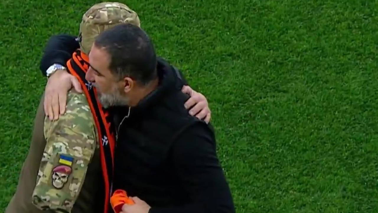 Arda Turan'dan Ukraynalı Gaziye Anlamlı Jest