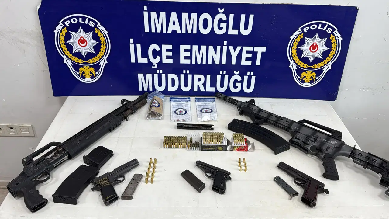 Adana'da çiftlik evine operasyon... Ruhsatsız silahlar ve uyuşturucu ele geçirildi: 3 şüpheli de serbest kaldı!