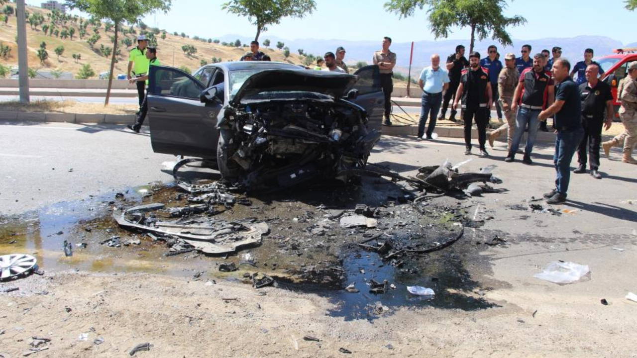 Şırnak'ta feci trafik kazası: Öğretmen hayatını kaybetti, 3 yaralı var