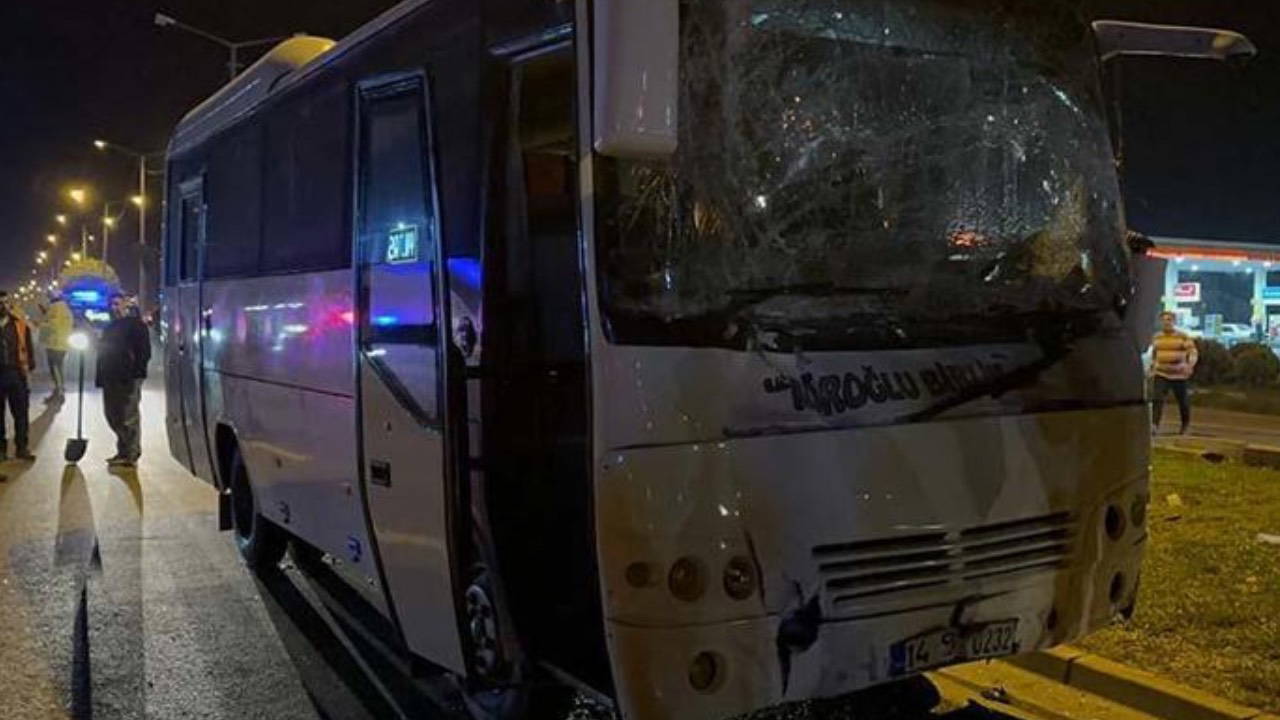 Bolu'da işçileri taşıyan 3 midibüs çarpıştı: 11 yaralı