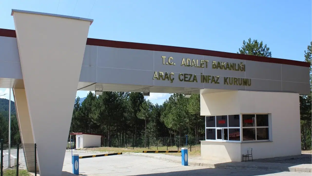 Cezaevinde zehirlenme şüphesi: 118 hükümlü ve 2 personel hastaneye kaldırıldı