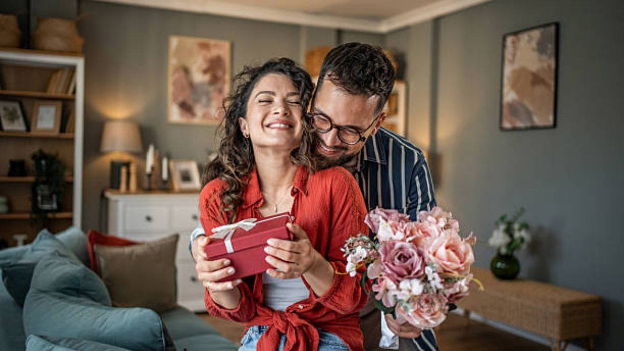 İlişkilerde partnerini şımartmayı seven 5 burç: Bu burçlar küçük sürprizlerden büyük jestlere aşkı cömertçe yaşıyor...