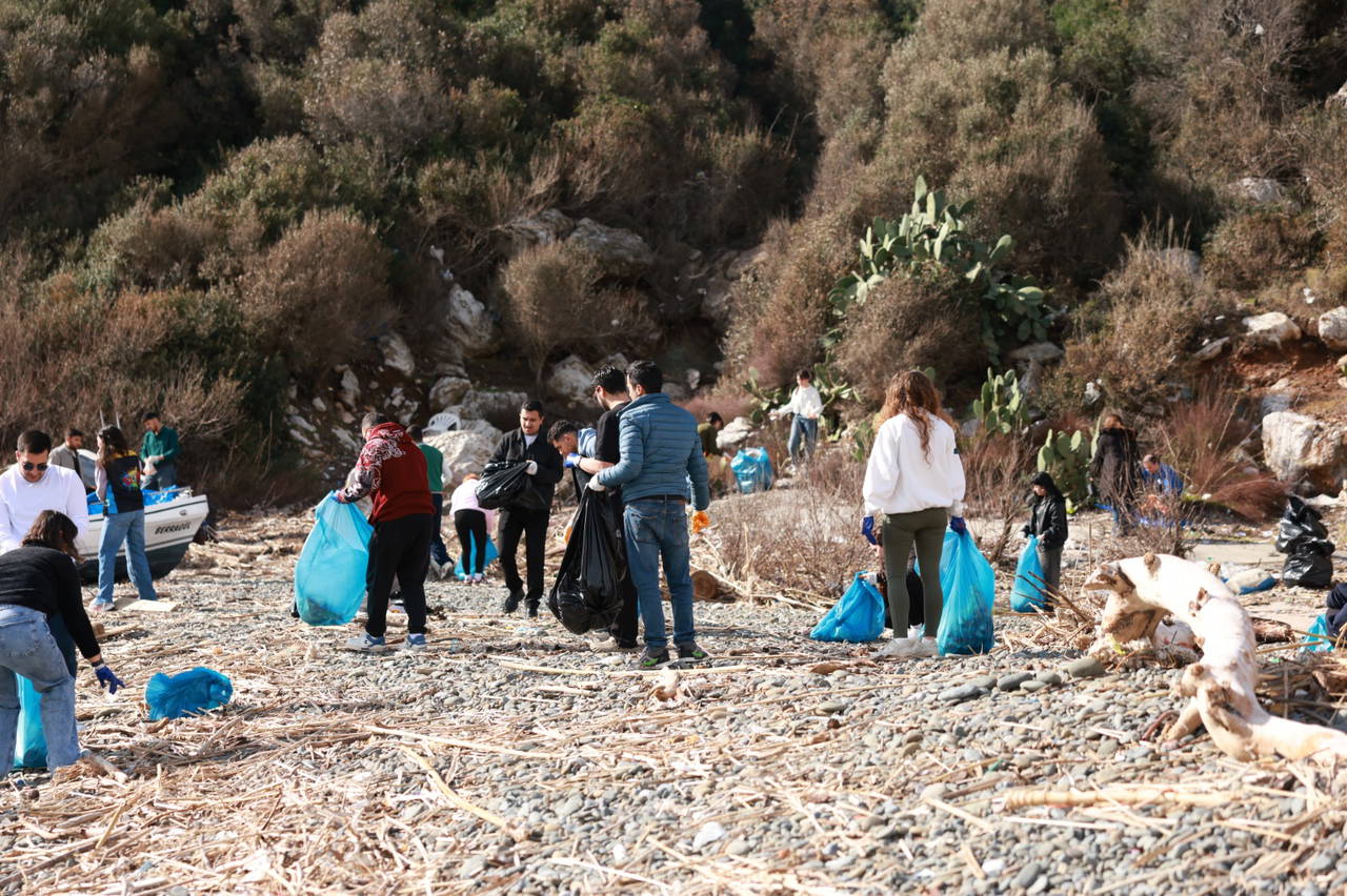 Gençler temiz bir sahil için harekete geçti