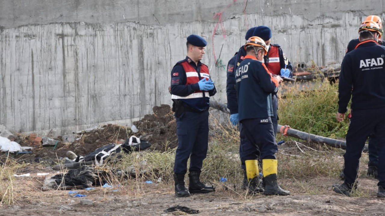 İki işçi foseptik çukuruna düşerek can verdi!