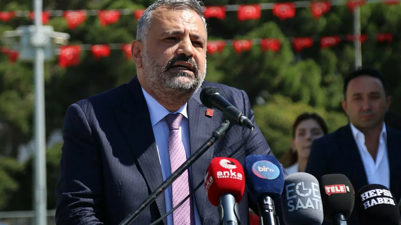 Gözaltına alınan CHP İzmir İl Başkanı Şenol Aslanoğlu: 'Algı operasyonu ile itibar suikastlığı yapıyorlar'