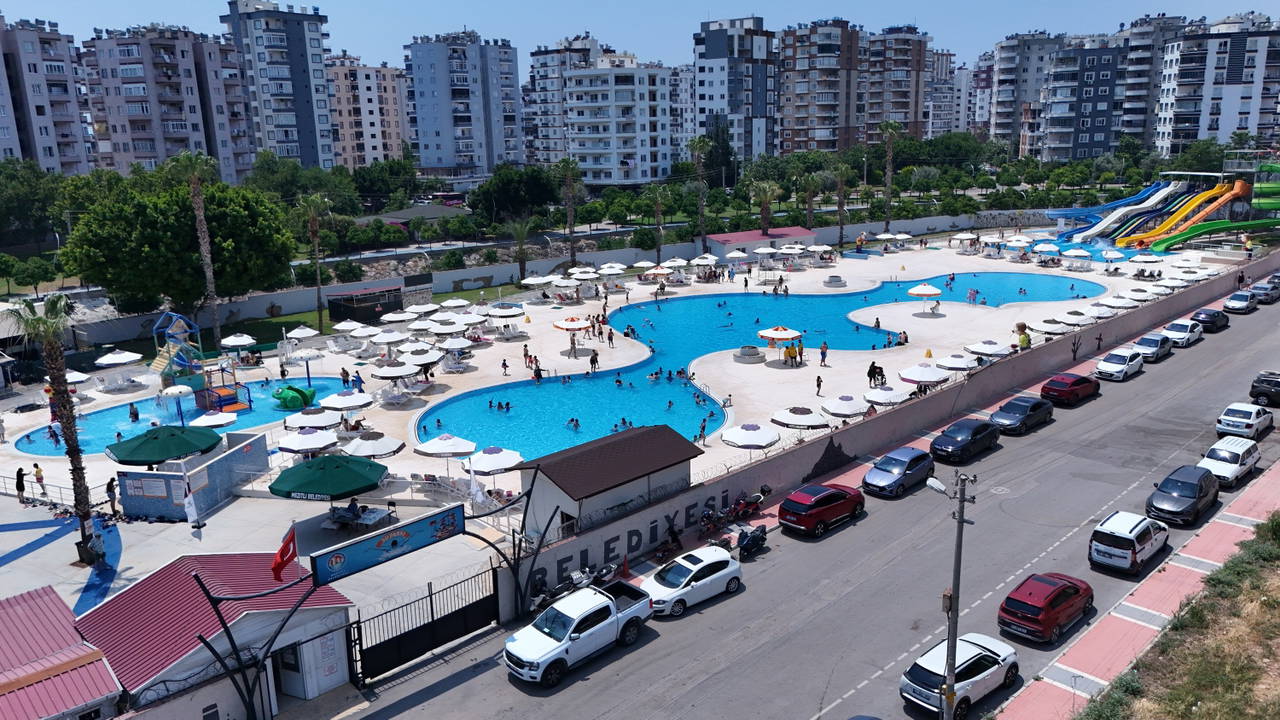 Mezitli Belediyesi su parkını yaz sezonuna açtı