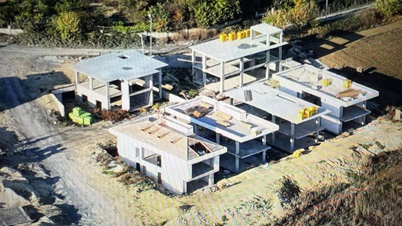 Özgür Özel gündeme getirdi: CHP'li Emir, 'bina ve villanın' fotoğraflarını paylaştı