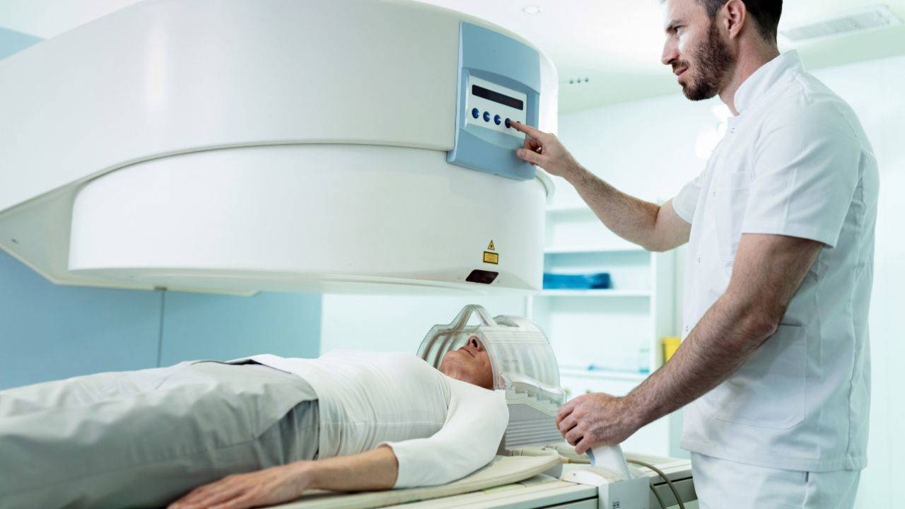 ALS hastalığı nedir? ALS hastalığının belirtileri neler?