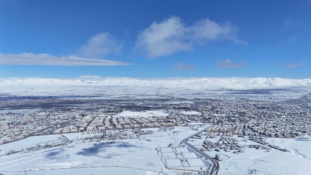 Erzurum ve Ardahan'da kar yağışı