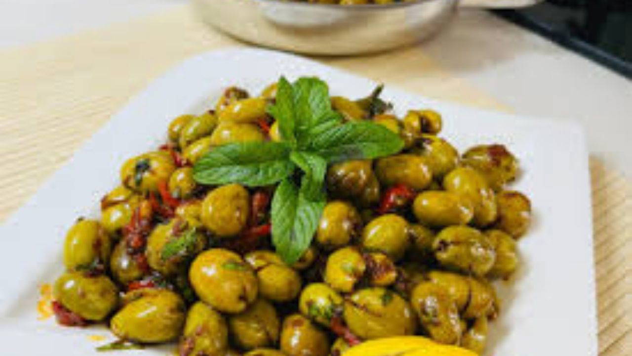 Pratik ve lezzetli sıcak kahvaltılık: Yeşil zeytin kavurması