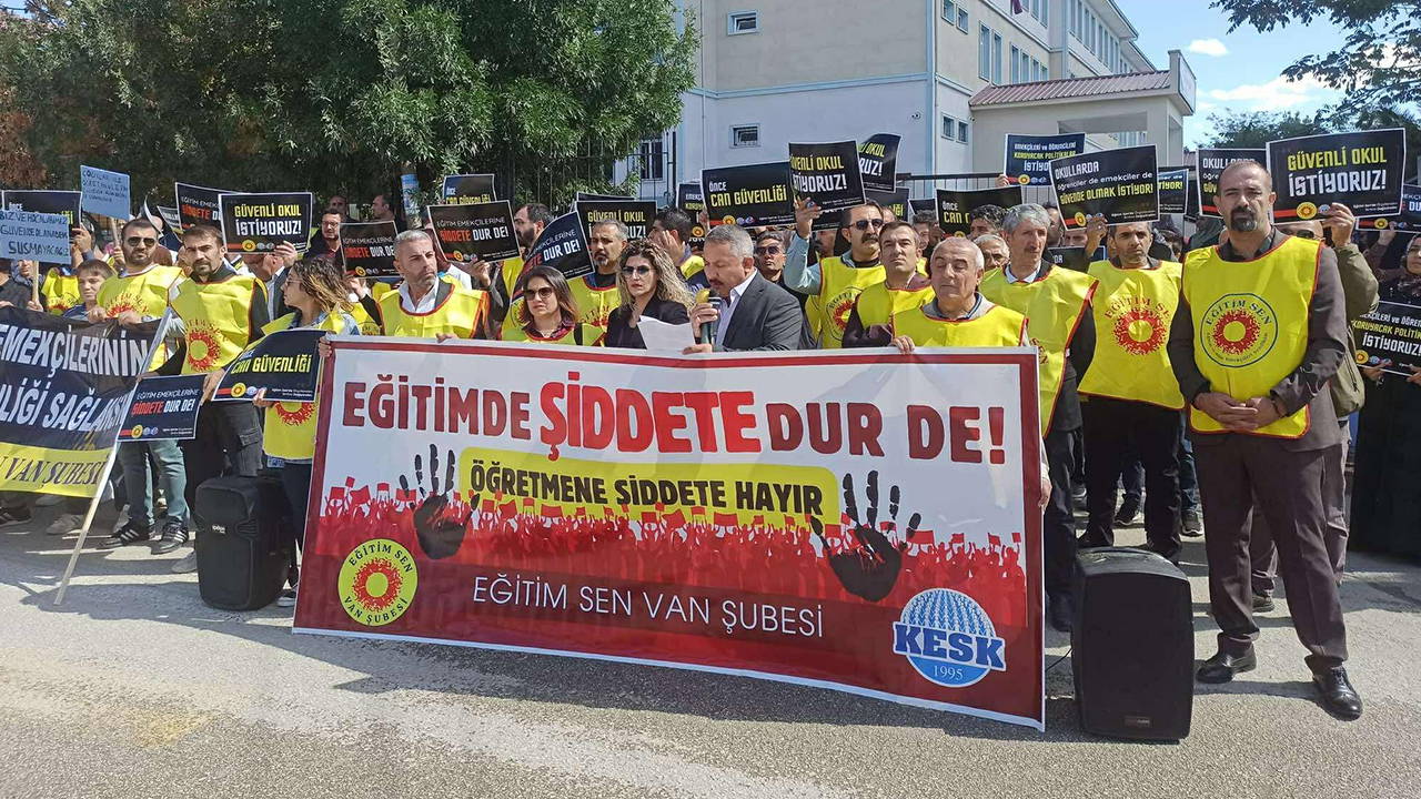 Van'da okuldaki bıçaklı saldırı sonrası eğitim camiasından protesto