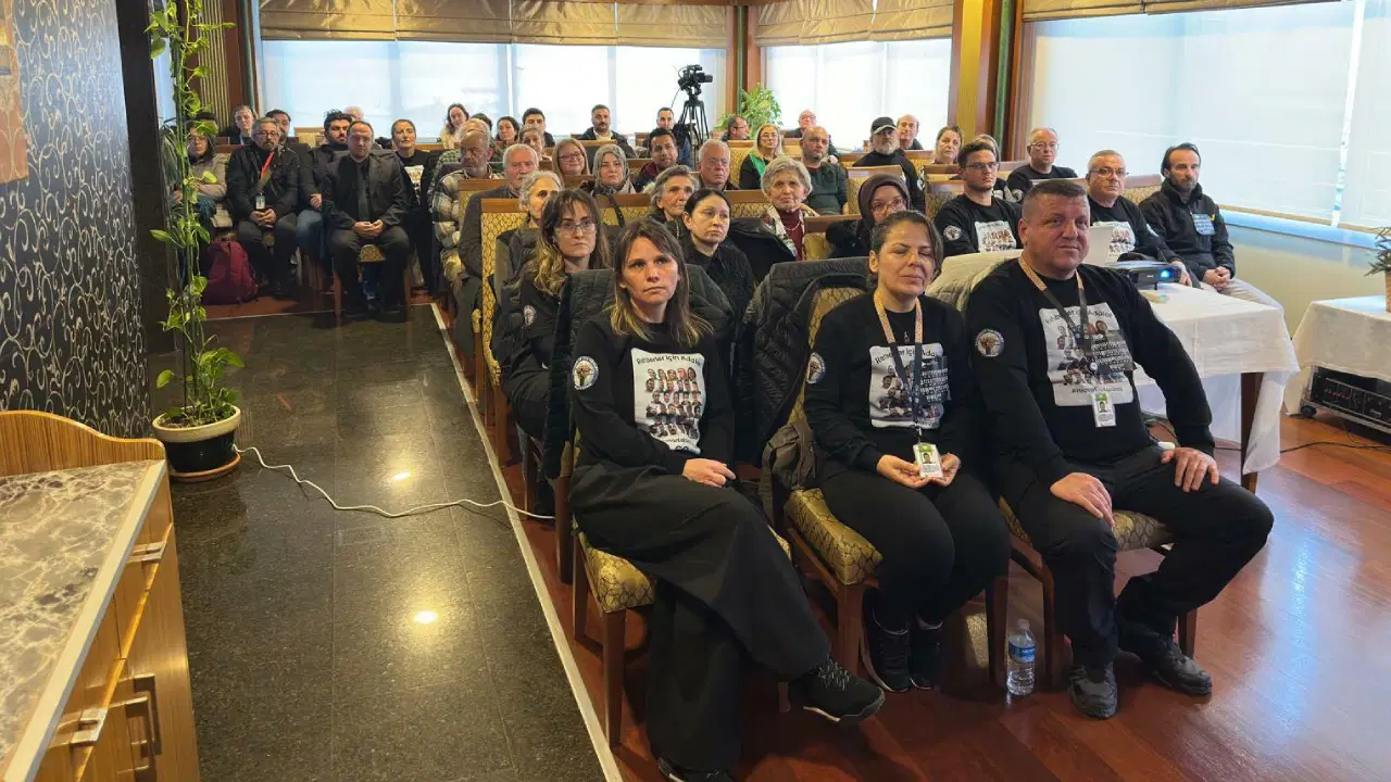 İsias Otel'de yaşamını yitiren rehberler için anma: 'Asrın felaketi değil, asrın katliamı'