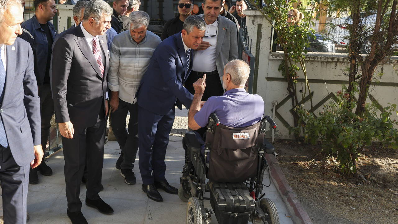 Özgür Özel, şehit ailesini ziyaret etti