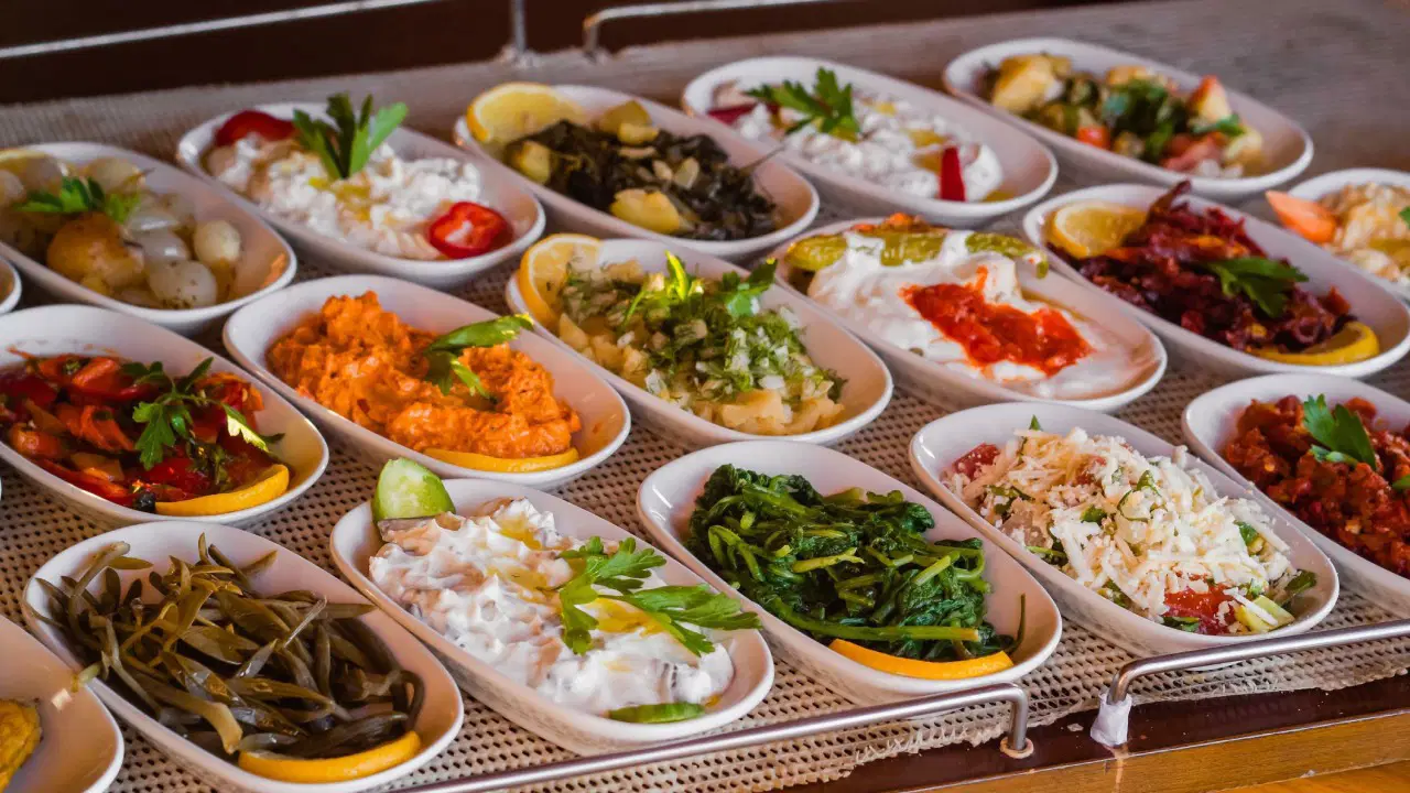 Yılbaşı sofrasında 'sıcak soğuk zinciri' uyarısı: Zehirlenmeler yaşanabilir