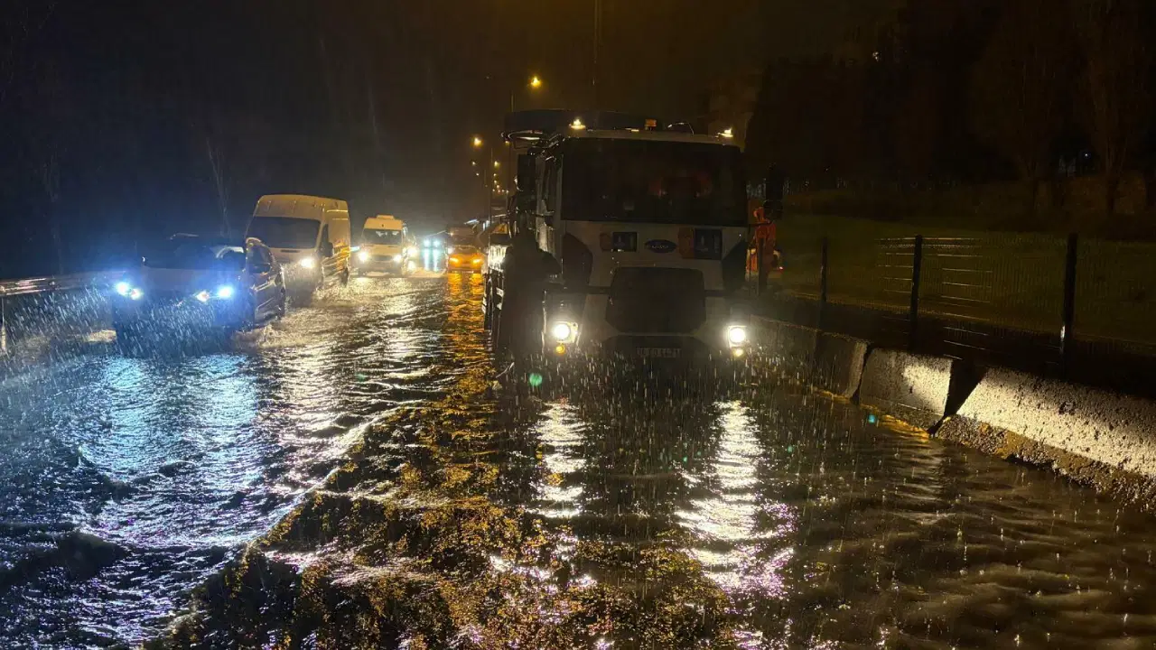 İBB'den fırtına ve yağışa ilişkin bilgilendirme raporu: Sıcaklıklar 2-3 dereceye inecek