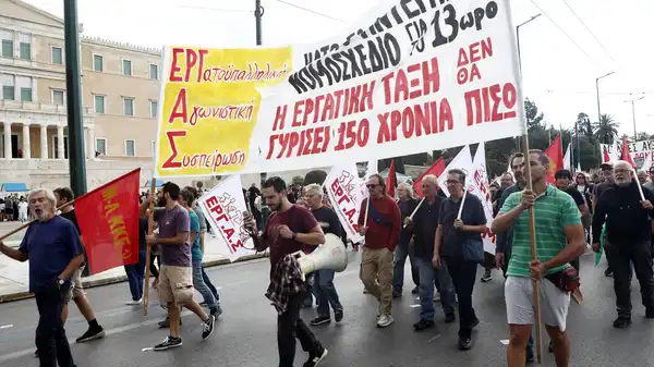 Yunanistan'da memurlar greve gitti