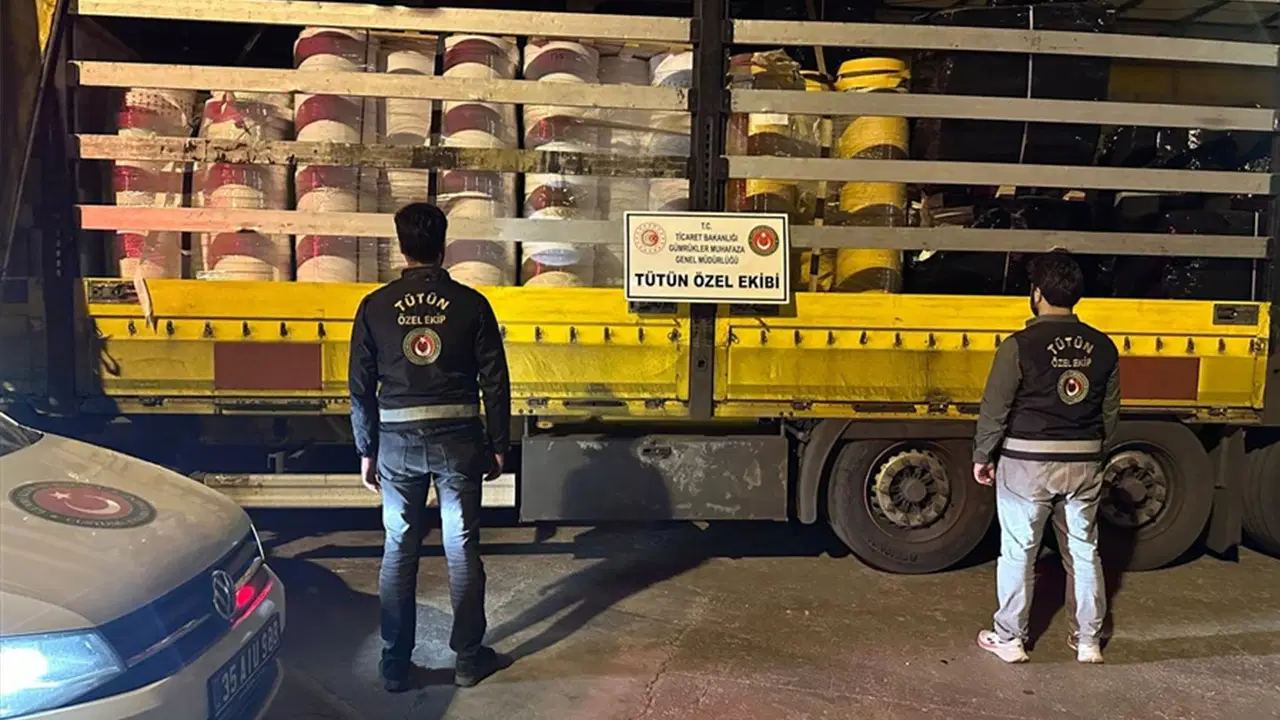 İzmir’de kaçak sigara fabrikasına operasyon: 125 milyon TL’lik ürün ele geçirildi!