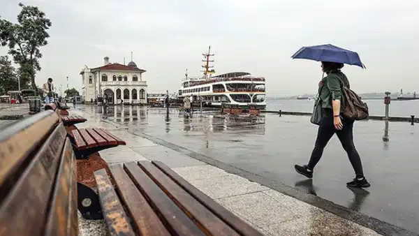 İstanbullular dikkat: AKOM'dan fırtına ve sağanak uyarısı!