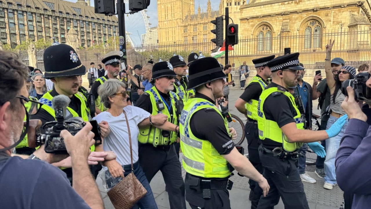 Londra'da Filistin eylemine polis müdahalesi: Yaklaşık 300 kişi gözaltına alındı