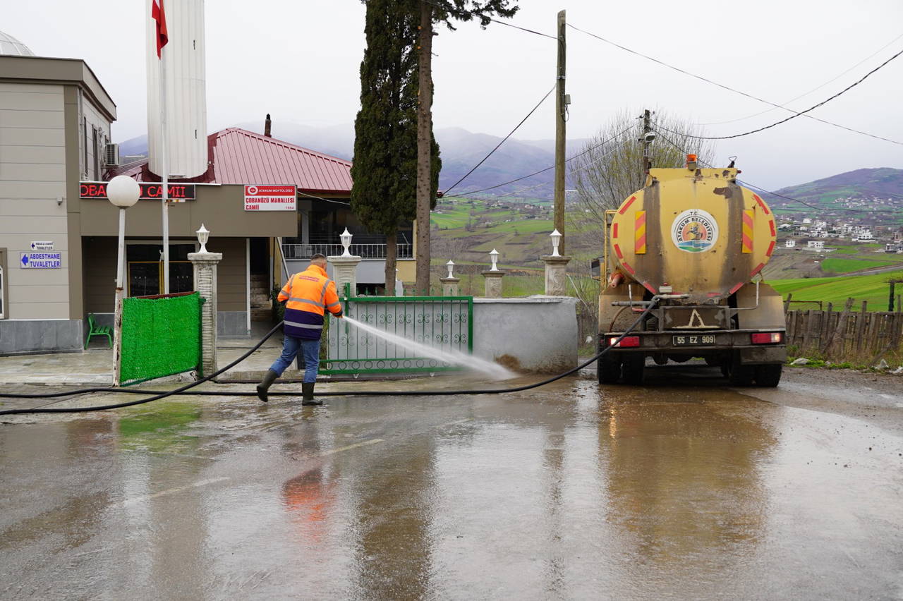 Atakum'da camilerde ramazan temizliği