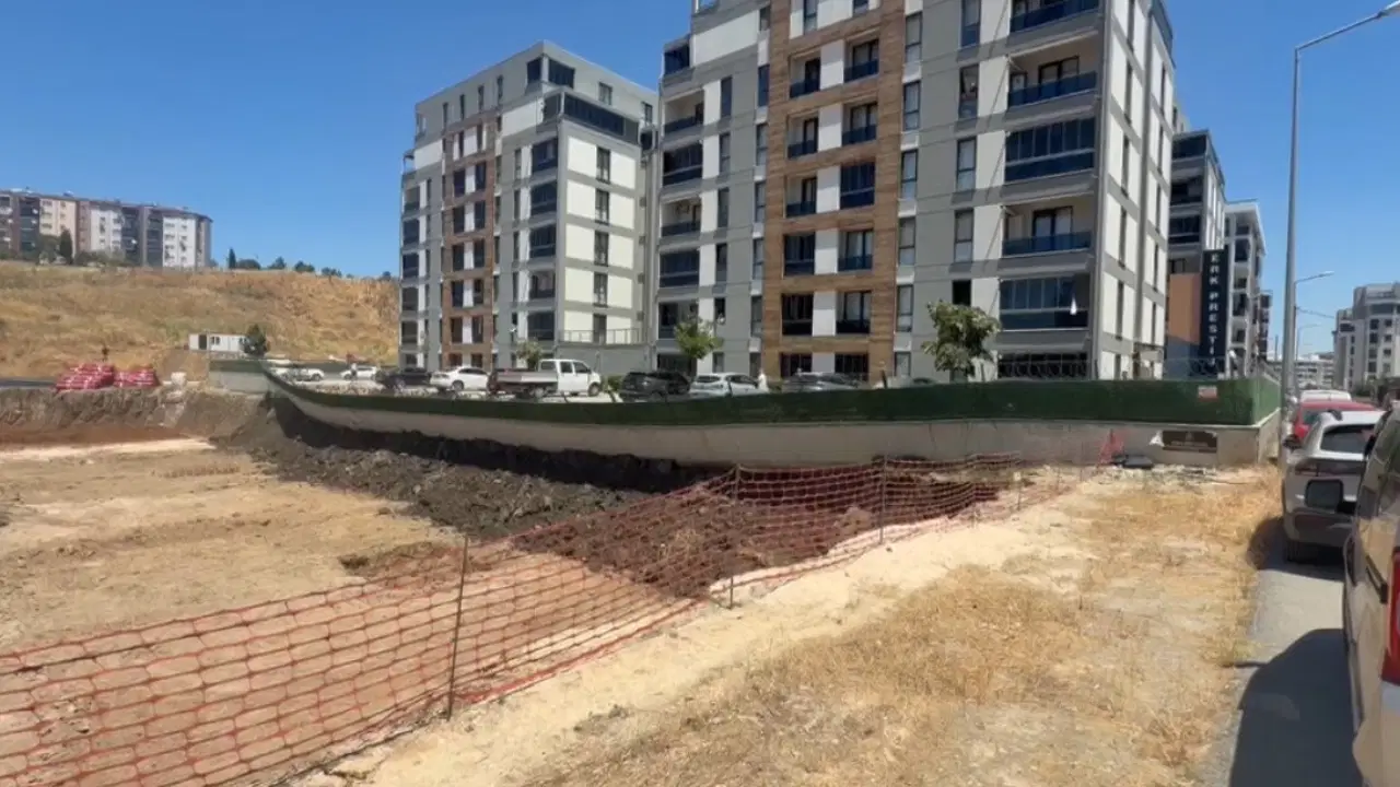 Bursa’da istinat duvarı çöktü, mahallede panik yaşandı