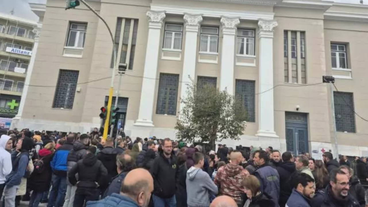 Midilli Adası’nda mahsur kalan Türk turistler yurda döndü