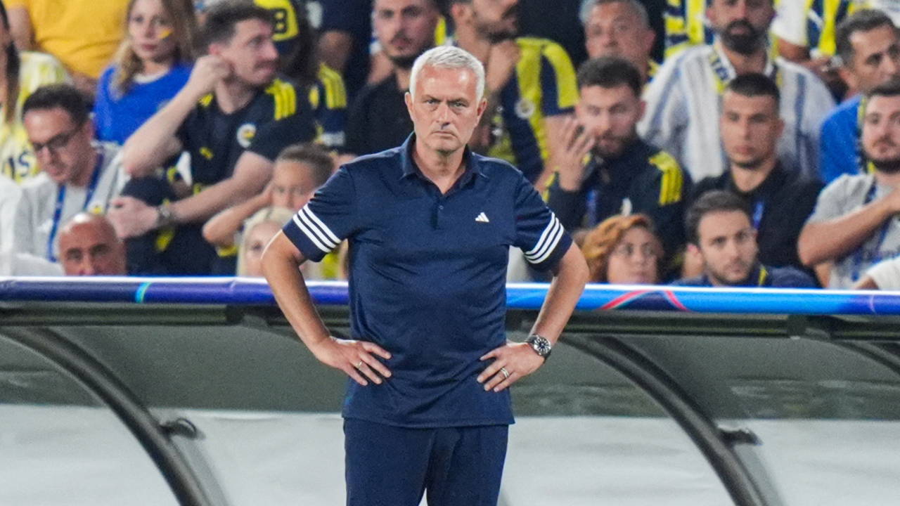 Spor yazarları, Fenerbahçe - Benfica maçını değerlendirdi: 'Birisi Mourinho'ya rakibin 10 kişi kaldığını söylesin!' 